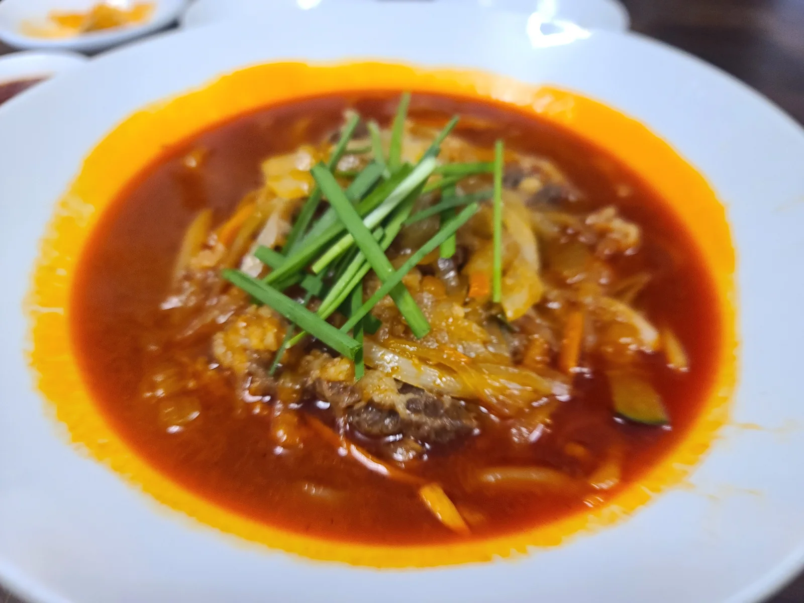 Chadol jjamppong topped with beef, vegetables and chives at Ongsimi Junggukjip